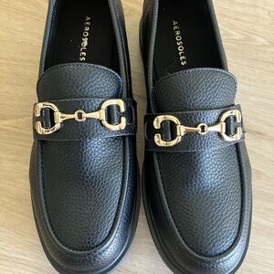 AEROSOLES Women’s Black Loafers with Gold Detail size 8.5 NEW WITHOUT BOX